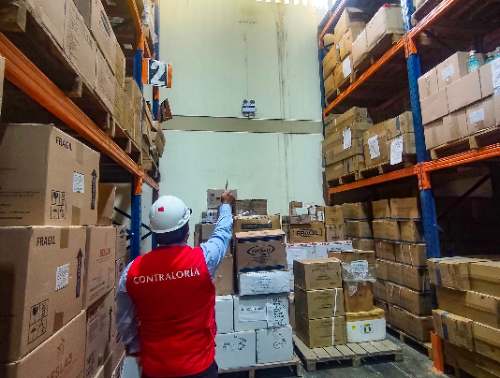Medicinas al sol, otra vez: Contraloría encuentra moho, extintores vencidos y cámaras apagadas en el almacén de la Diresa