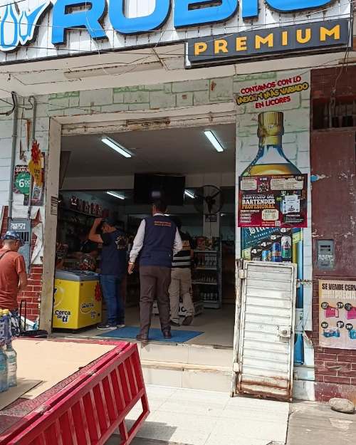Incautan cigarrillos y whisky de presunto contrabando durante operativo en tres licorerías
