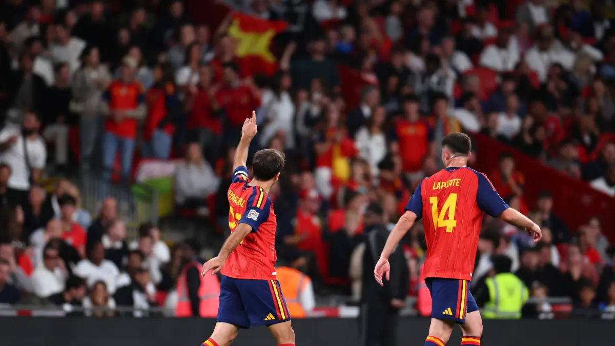 España vence 3-2 a Inglaterra en Wembley y alarga su invicto a 39 partidos