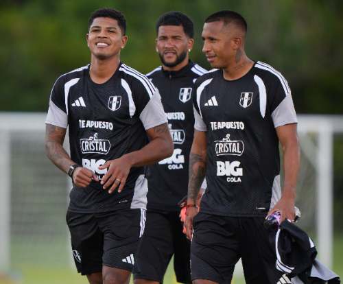 Noriega jugará como central en la selección peruana por pedido de Menezes
