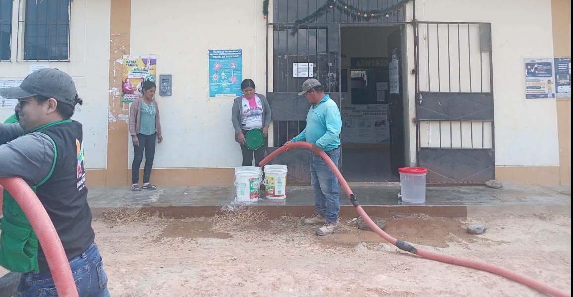 Vecinos cuestionan precariedad operativa de Seda Huánuco durante reparto de agua en Pachabamba