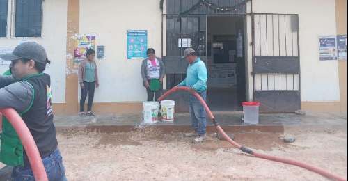 Vecinos cuestionan precariedad operativa de Seda Huánuco durante reparto de agua en Pachabamba
