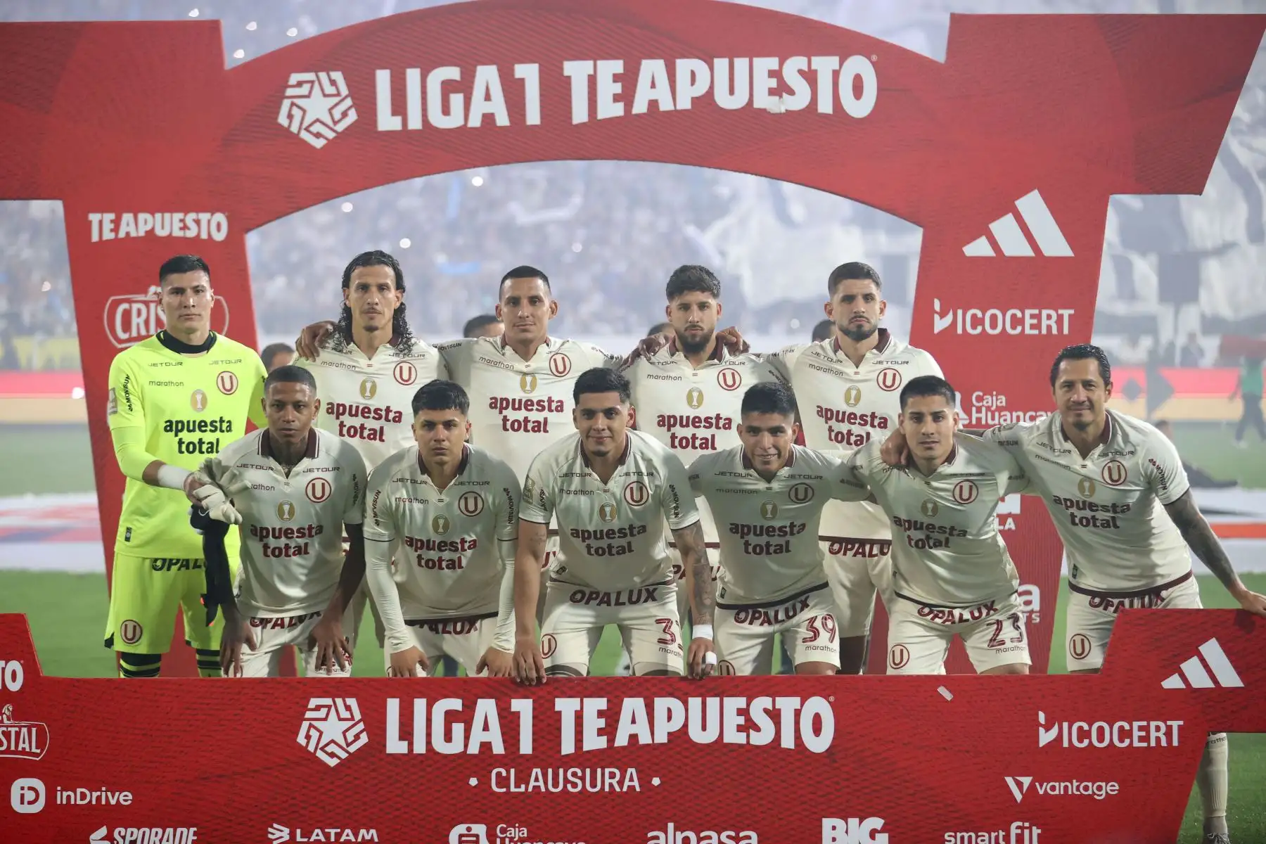 Universitario ganó el clásico 1-2 a Alianza y es líder del Clausura