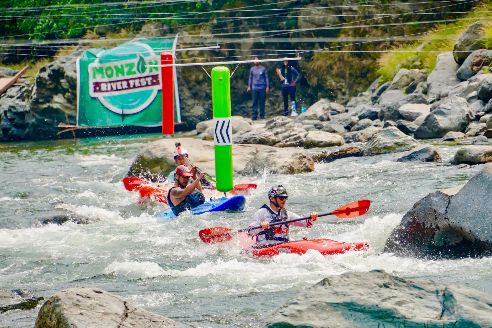 Monzón reúne a canoístas del país en campeonato nacional de slalom y kayak cross