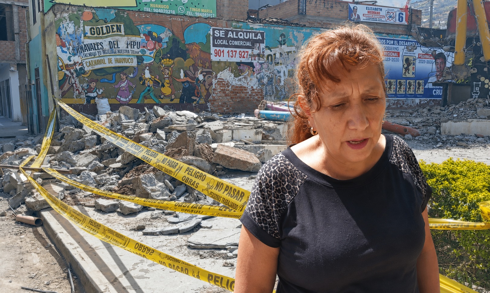 Vecinos piden atención social para mujer que vive desde hace meses a la intemperie en Dámaso Beraún