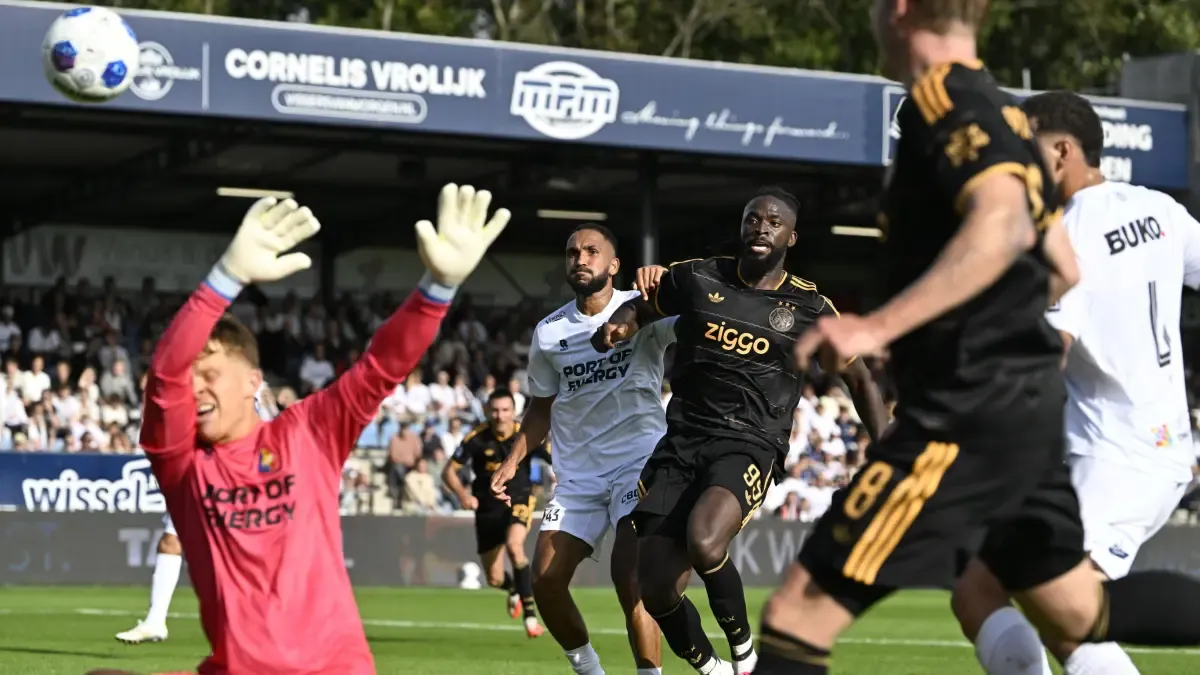 Ronald Koeman Jr., portero del Telstar, marca doblete de penalti y es el máximo goleador de su equipo