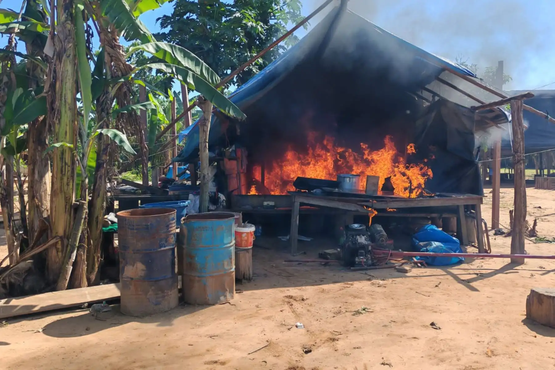 Fiscalía destruye 25 campamentos de minería ilegal en Madre de Dios