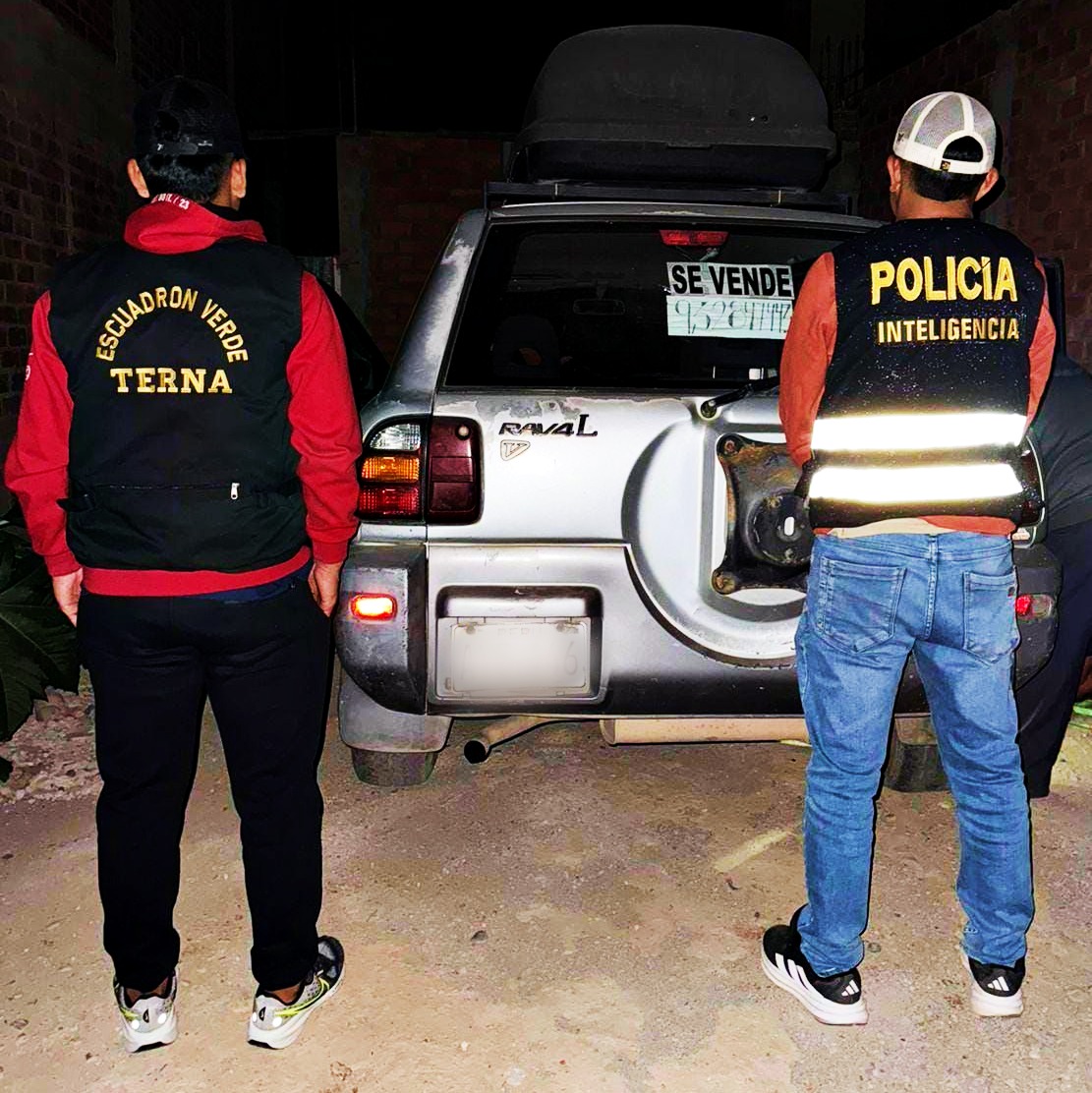 Policías encubiertos recuperan camioneta Toyota RAV4 buscada por hurto