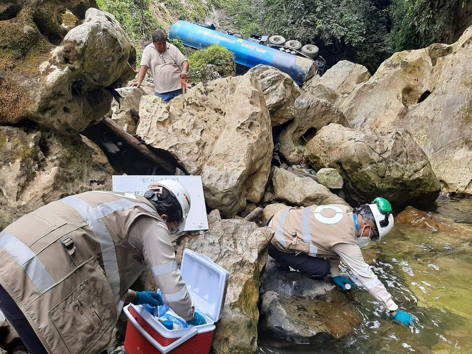 Derrame de diésel amenaza calidad del agua y ecosistema acuático del río Chinchao
