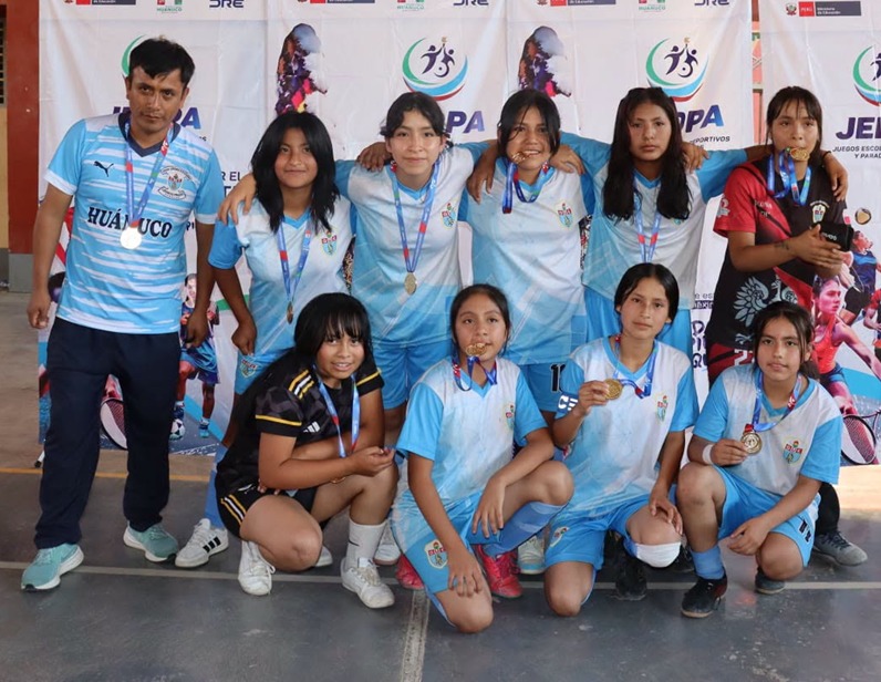 Escolares definen campeones regionales en Huánuco