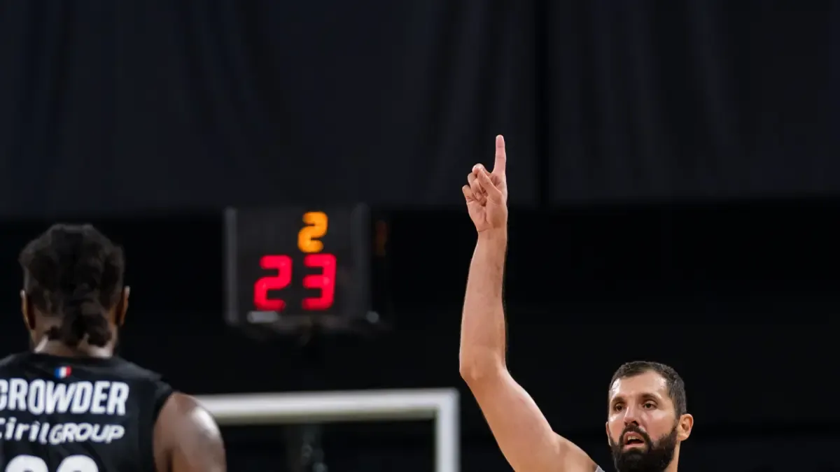 Mirotic guía la remontada del Valencia en Villeurbanne y entra al podio histórico de la Euroliga