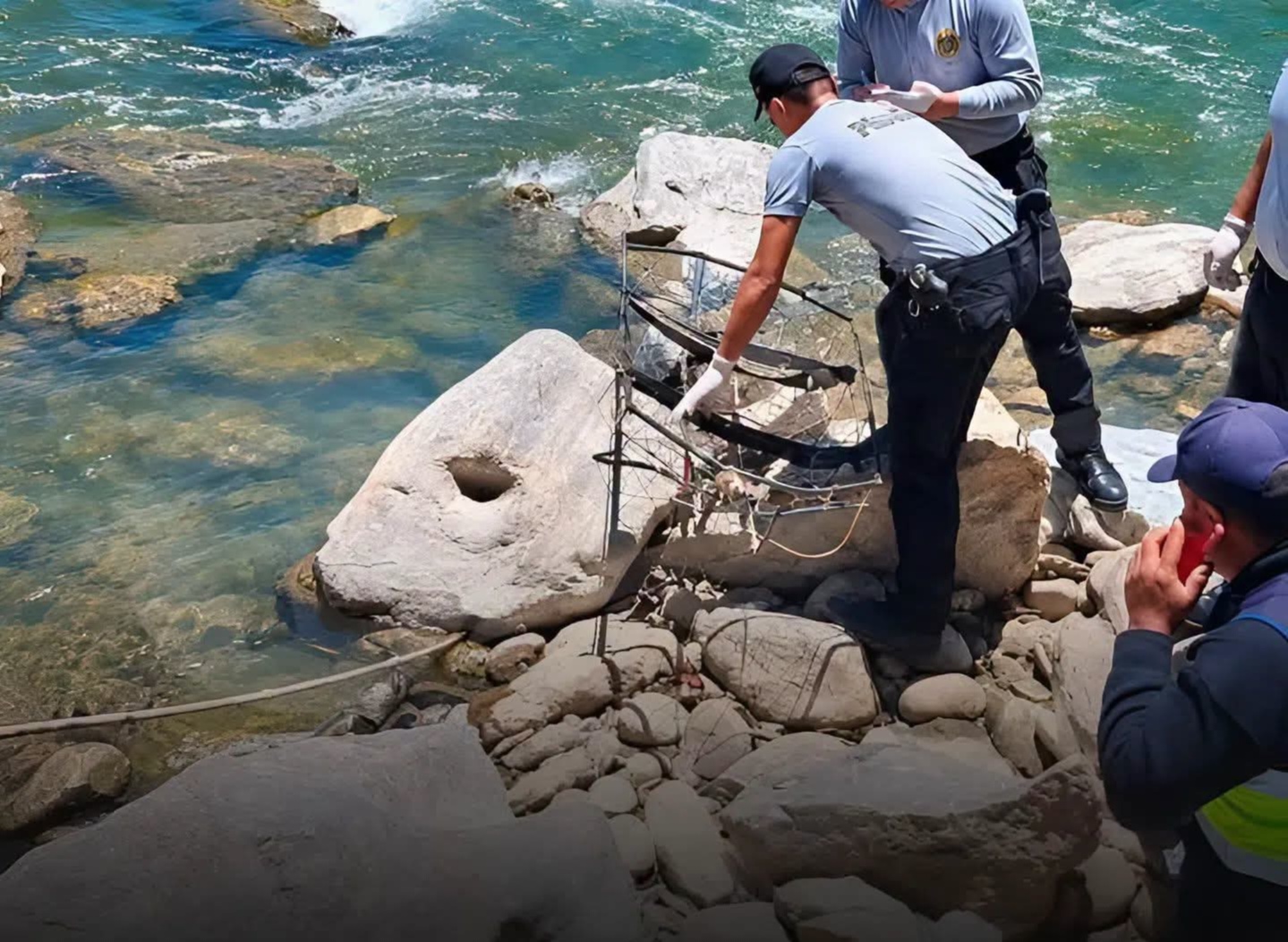Hallan cadáver de varón en el Marañón y lo trasladan a la morgue de Huánuco