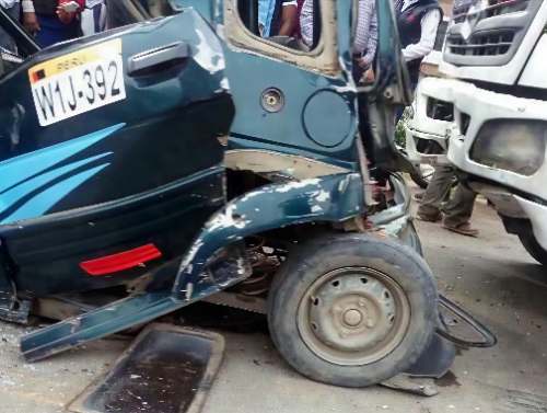 Accidente habría dejado cuatro muertos; en otro hecho, motocicleta atropella a dos hermanas