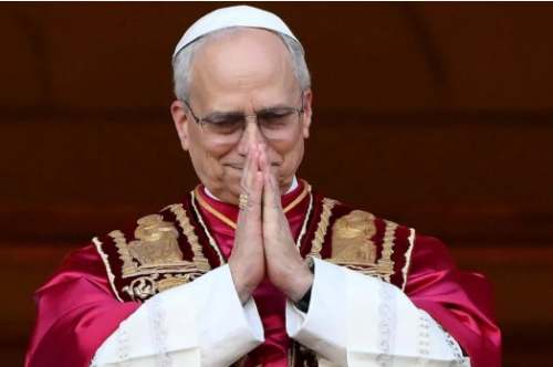 León XIV pide oraciones tras diagnóstico de cáncer pulmonar y envía mensaje a familias