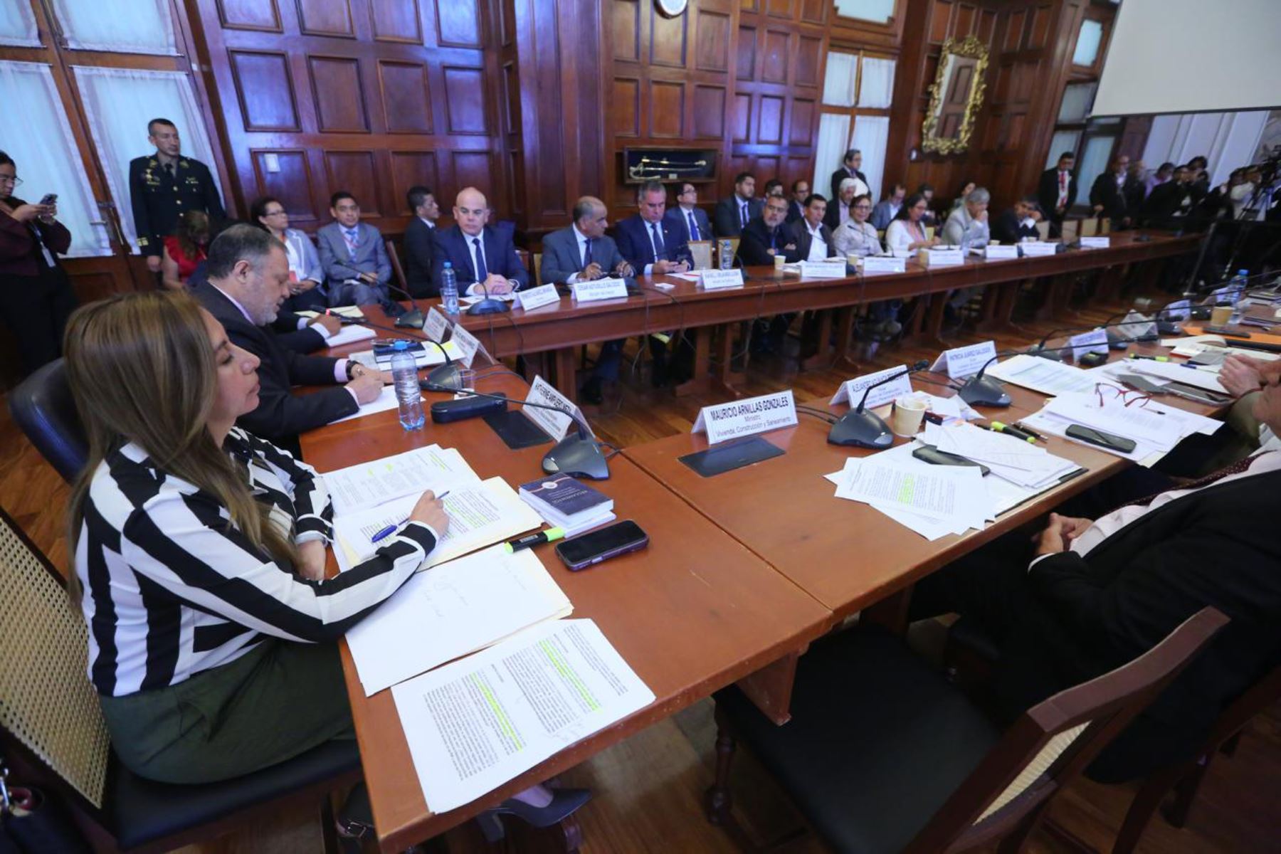 Comisión de Constitución del Senado suspendió sesión tras altercado entre Astudillo y Maraví