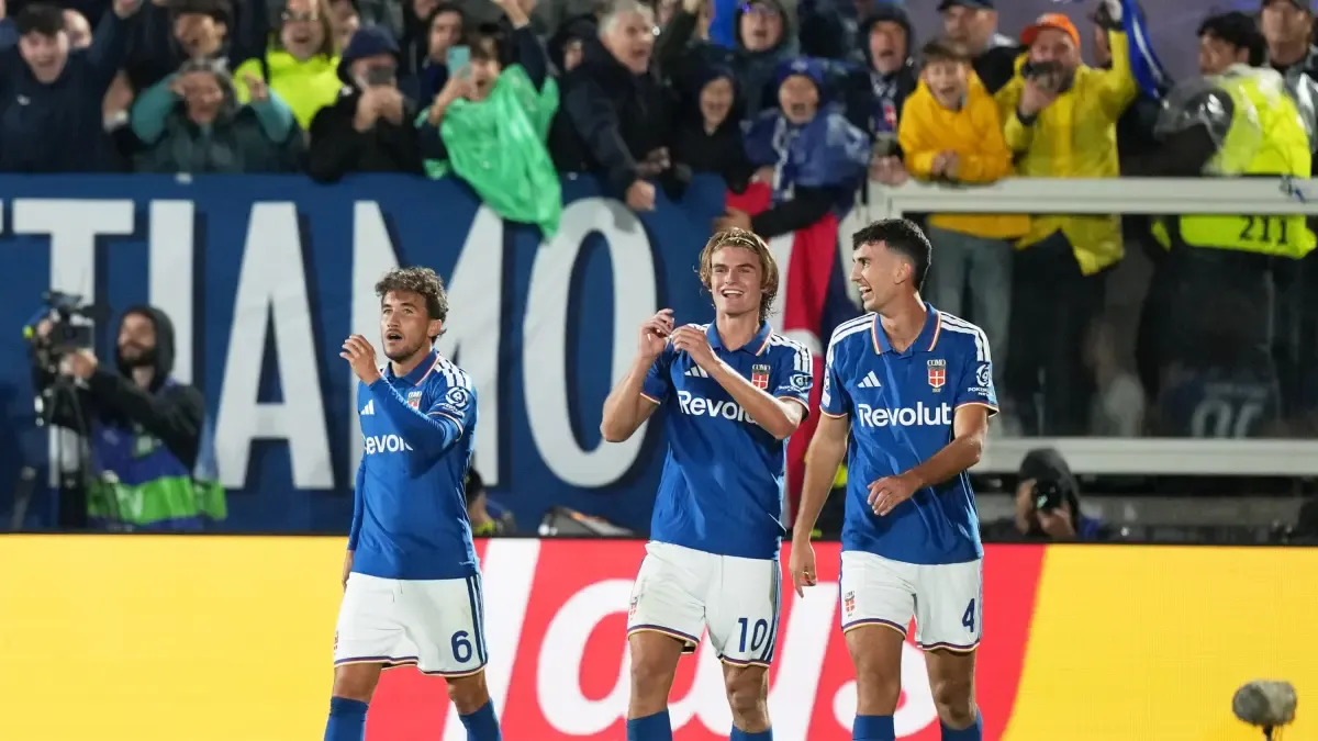 Como 1907 golea 4-1 al Manchester United con doblete de Nico Paz