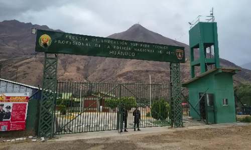 Relevan al director y dos oficiales de escuela policial tras investigaciones por admisión
