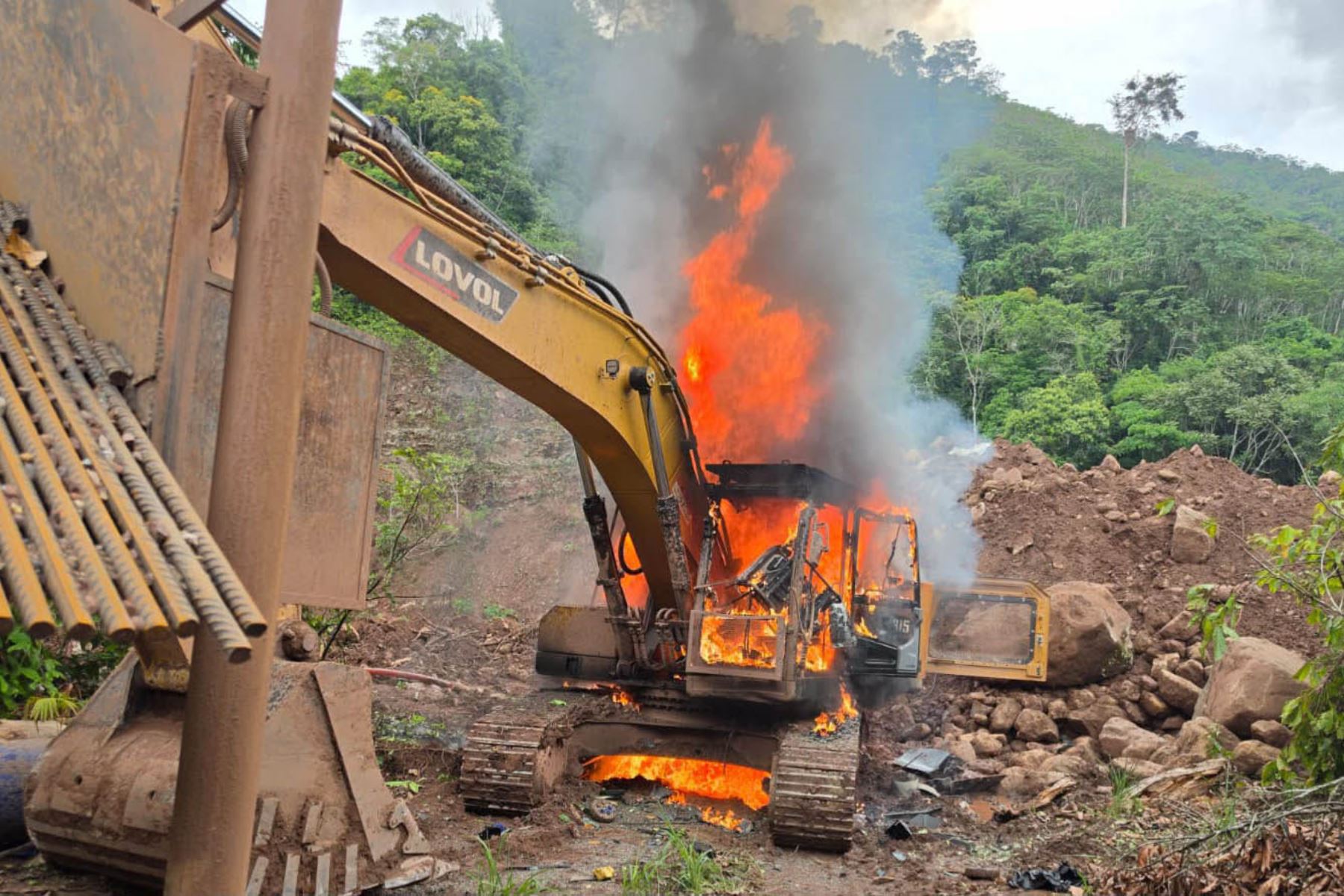 PNP afecta bienes de minería ilegal por S/ 6.2 millones en Madre de Dios y Junín