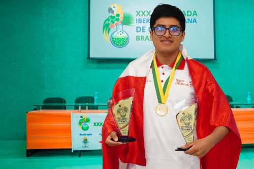 Puneño de 17 años gana oro y primer puesto en Olimpiada Iberoamericana de Química