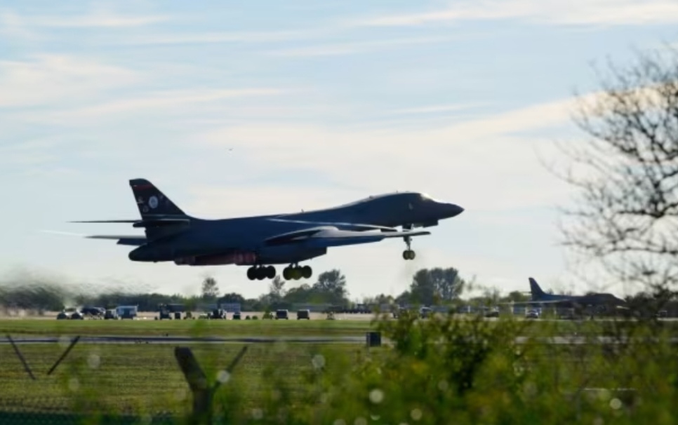 Estados Unidos retira todos sus bombarderos de Fairford tras una nueva amenaza