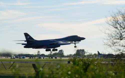 Estados Unidos retira todos sus bombarderos de Fairford tras una nueva amenaza