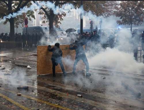 Francia mantiene protestas contra el Gobierno tras enfrentamientos registrados en París y Marsella