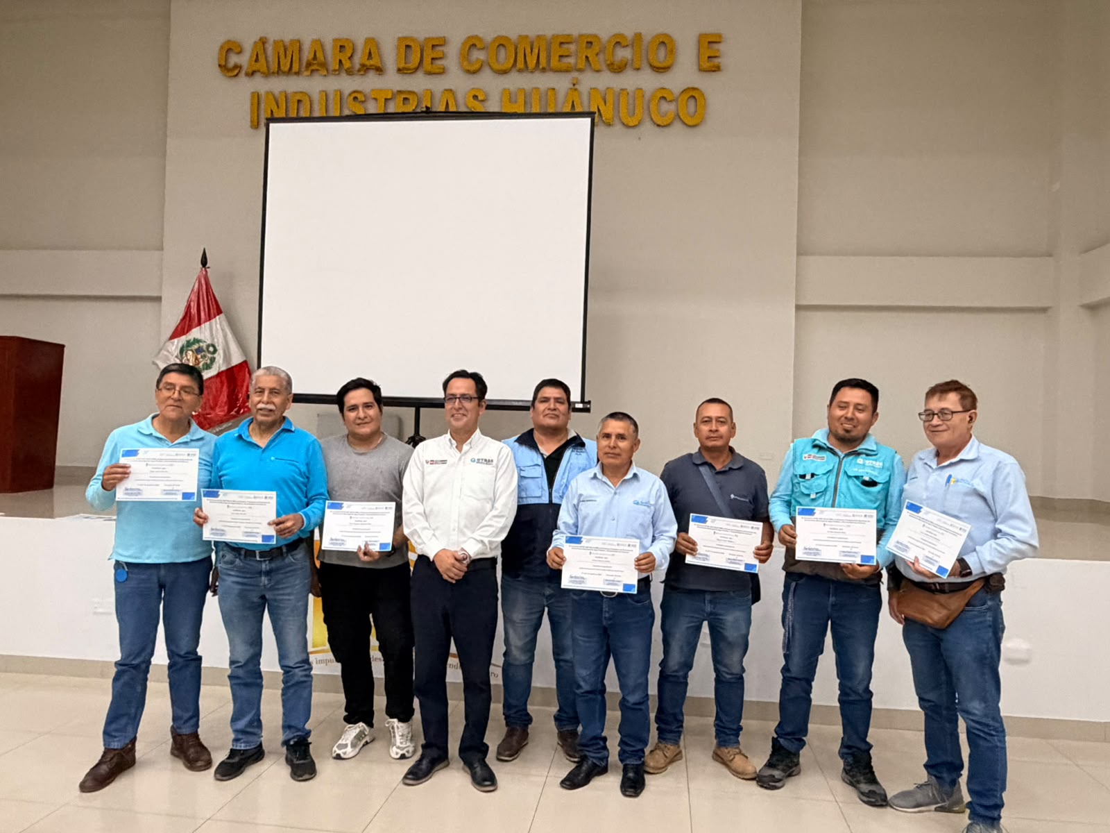 Seda Huánuco presenta balance regulatorio y reconoce a trabajadores capacitados