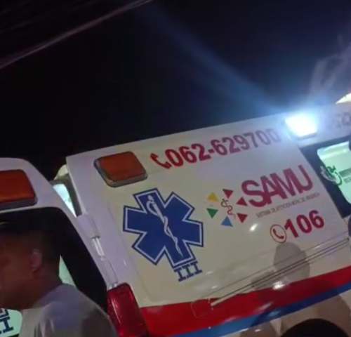 Joven resulta herida tras violento choque entre una motocicleta y un trimóvil Bajaj