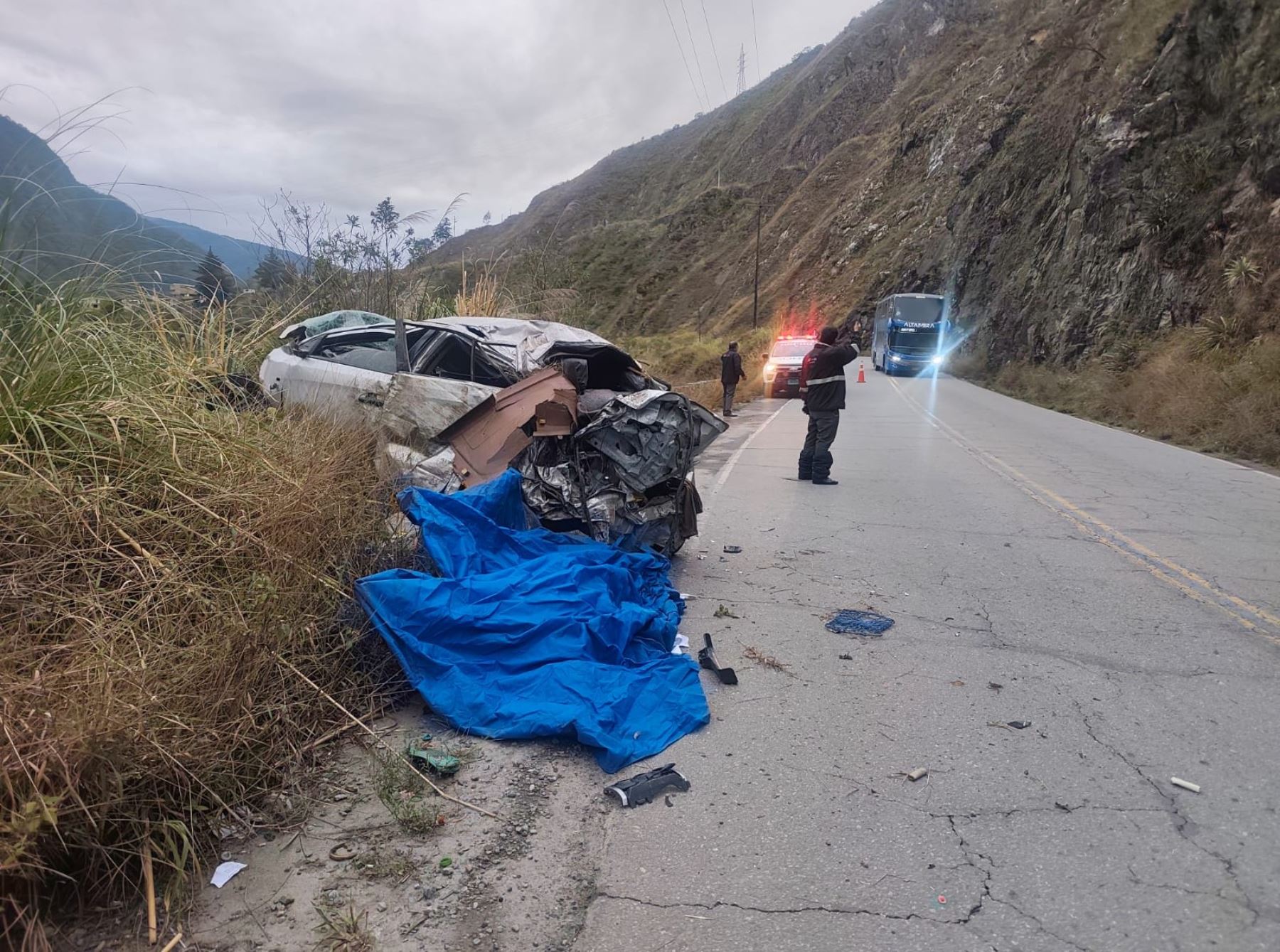 Choque de bus interprovincial y auto en Tarma deja un fallecido