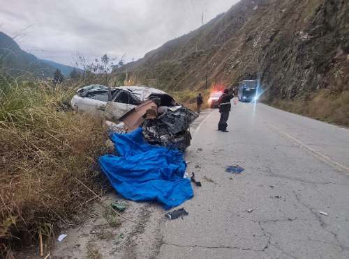 Choque de bus interprovincial y auto en Tarma deja un fallecido
