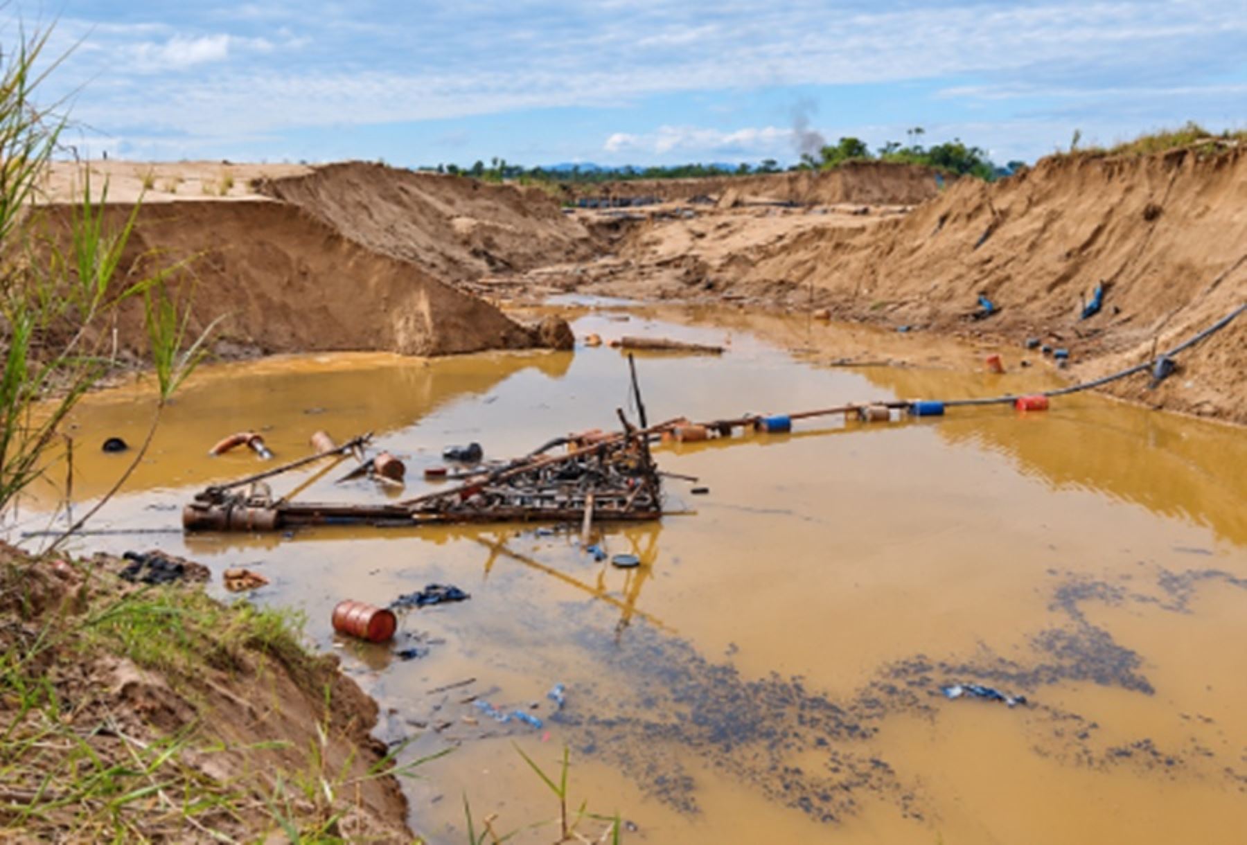 Comando Unificado golpea minería ilegal por S/ 9.3 millones en Madre de Dios y Áncash