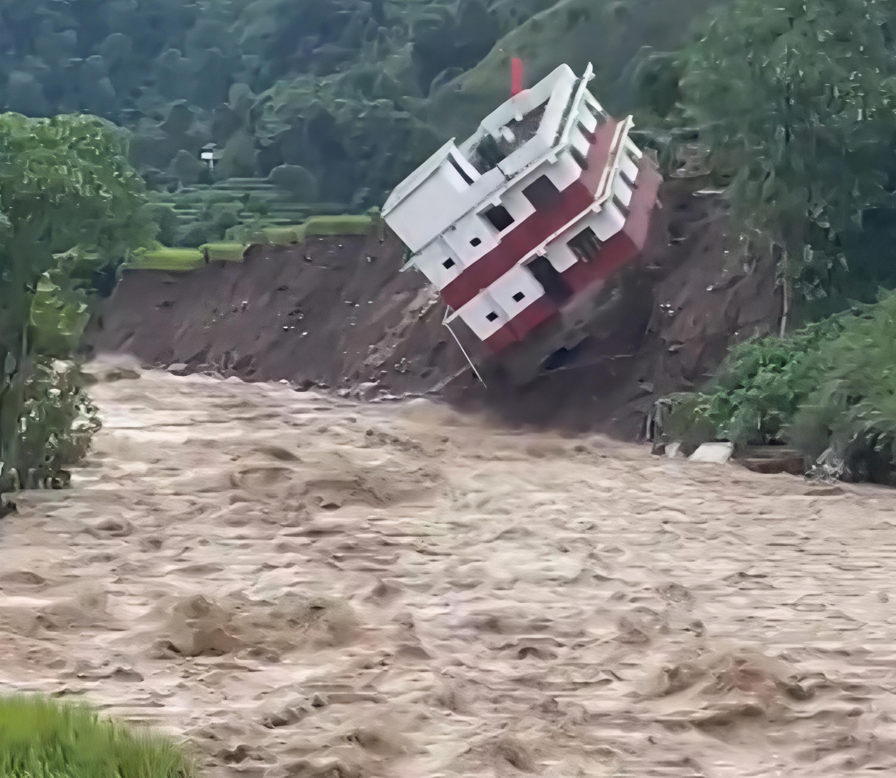 Río arrastra un edificio en Nepal durante inundaciones que dejan decenas de muertos