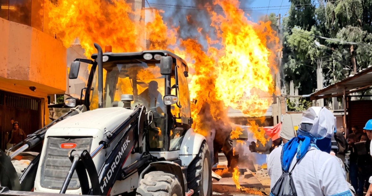 Ataque con combustible durante desalojo deja nueve trabajadores municipales heridos con quemaduras