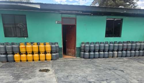 Detienen a dos hermanos e incautan 96 balones de gas tras denuncia por engaño
