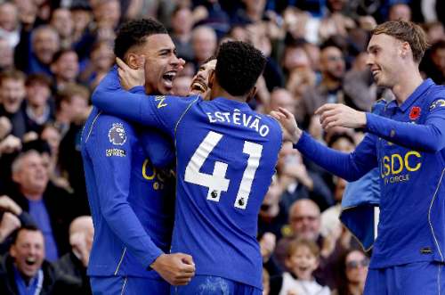 Chelsea venció 2-0 al Manchester United, que sigue en crisis