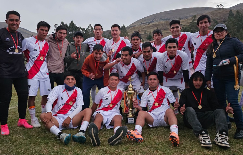 Baños coronó a sus campeones de fútbol