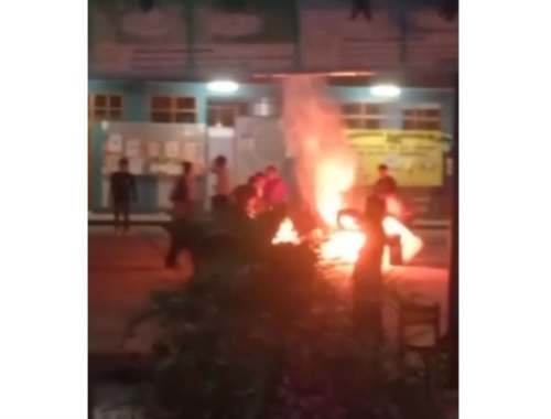 Disturbios en local de votación de Chasqui dejan un policía herido