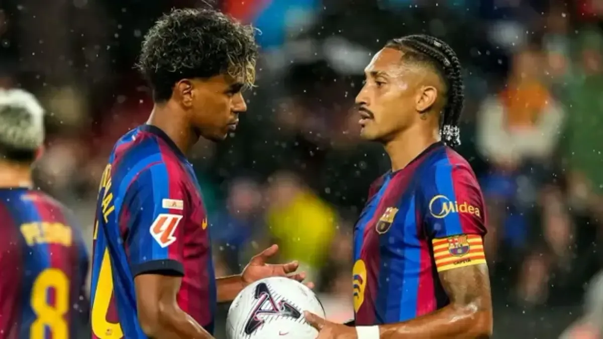 Flick alineó su once más potente ante el Real Madrid en el Clásico