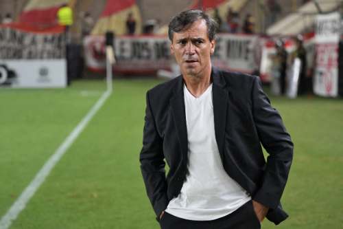 Bustos vuelve al banquillo de Universitario ante Melgar por la fecha 11
