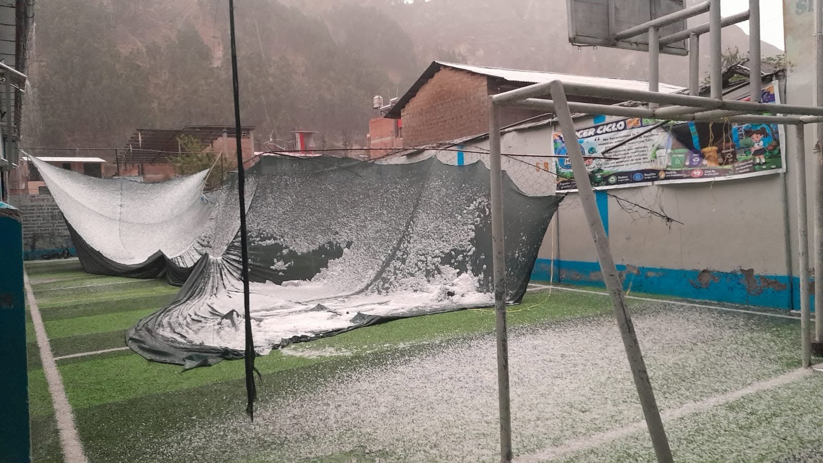 Temporal derriba malla raschel y estructuras del colegio Hermilio Valdizán de La Unión