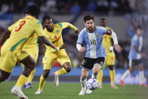 Messi se despide de la selección argentina con gol y doble asistencia ante Benín