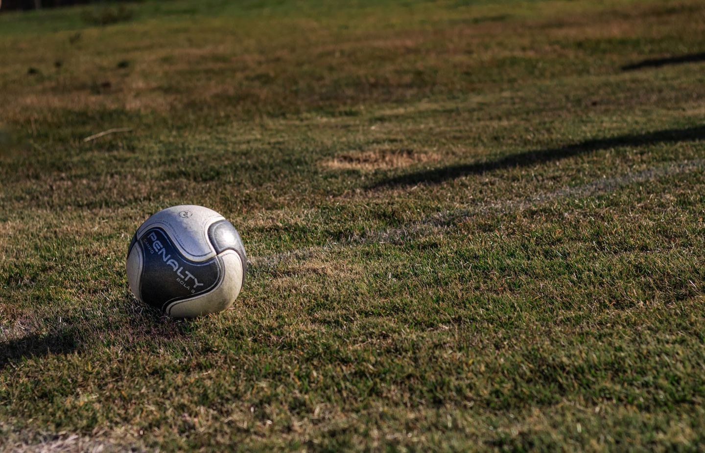 La pasión peruana por el fútbol cruza fronteras y se instala en Europa