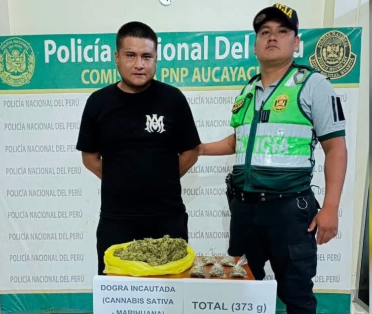 Detienen a motociclista tras encontrar bolsas con presunta marihuana durante intervención en pasaje