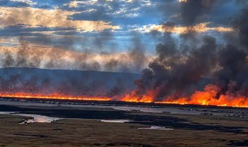 Incendio consume totorales del Titicaca y moviliza brigadas cerca de los Uros