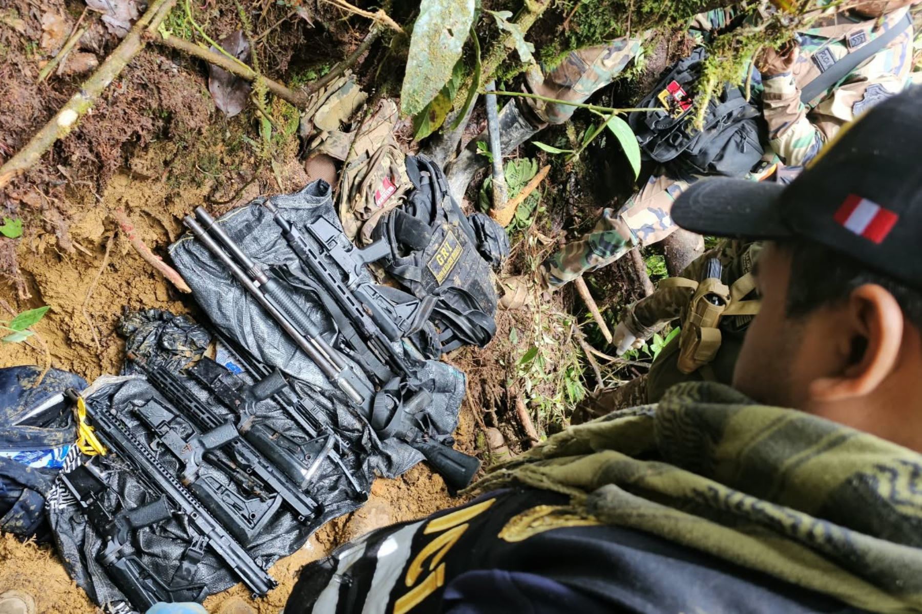 PNP incauta fusiles AR-15 y explosivos vinculados a 'Los Lobos II' en Condorcanqui