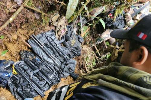 PNP incauta fusiles AR-15 y explosivos vinculados a 'Los Lobos II' en Condorcanqui