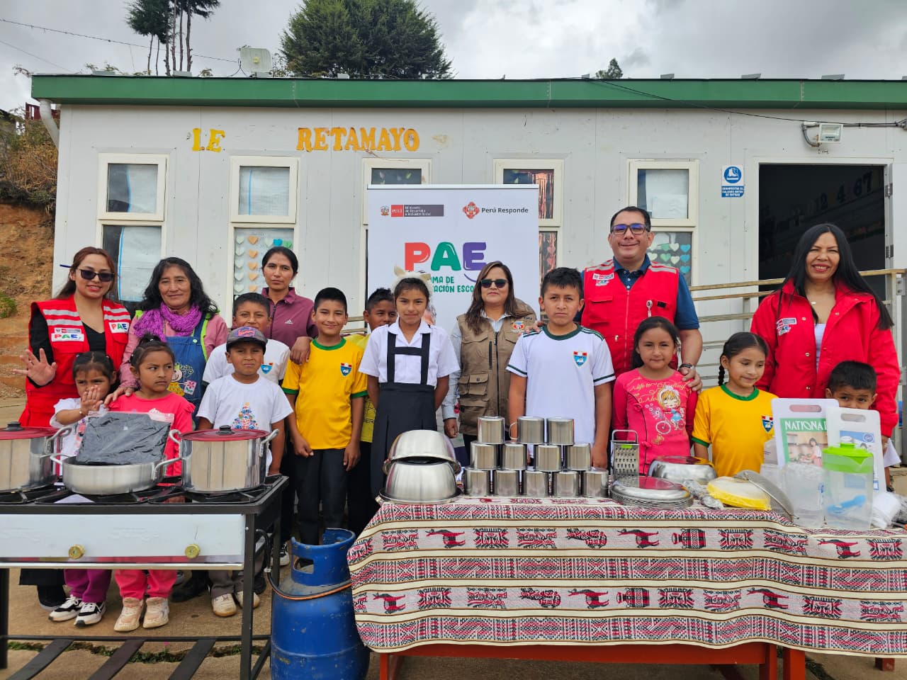 Dos escuelas de Leoncio Prado y Ambo reciben cocinas y menaje para su alimentación escolar