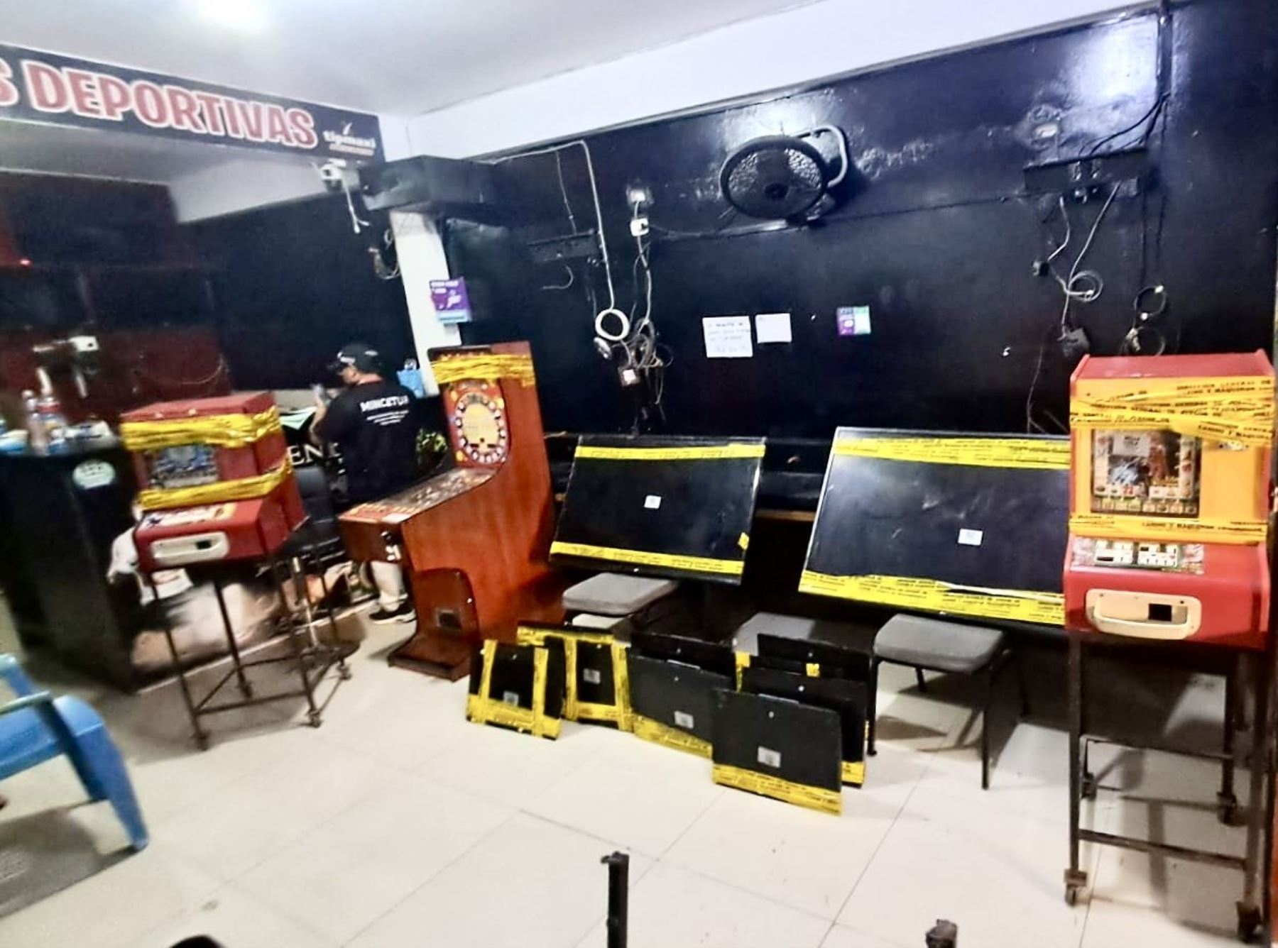 Mincetur clausura locales clandestinos de apuestas y tragamonedas en Huánuco
