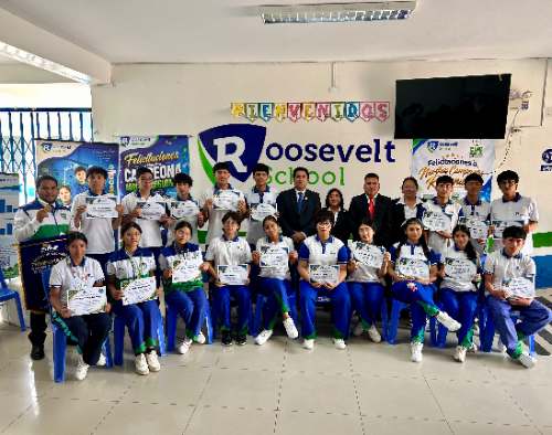 Roosevelt School de Huánuco celebra a sus ingresantes y a escolares clasificados a etapas nacionales