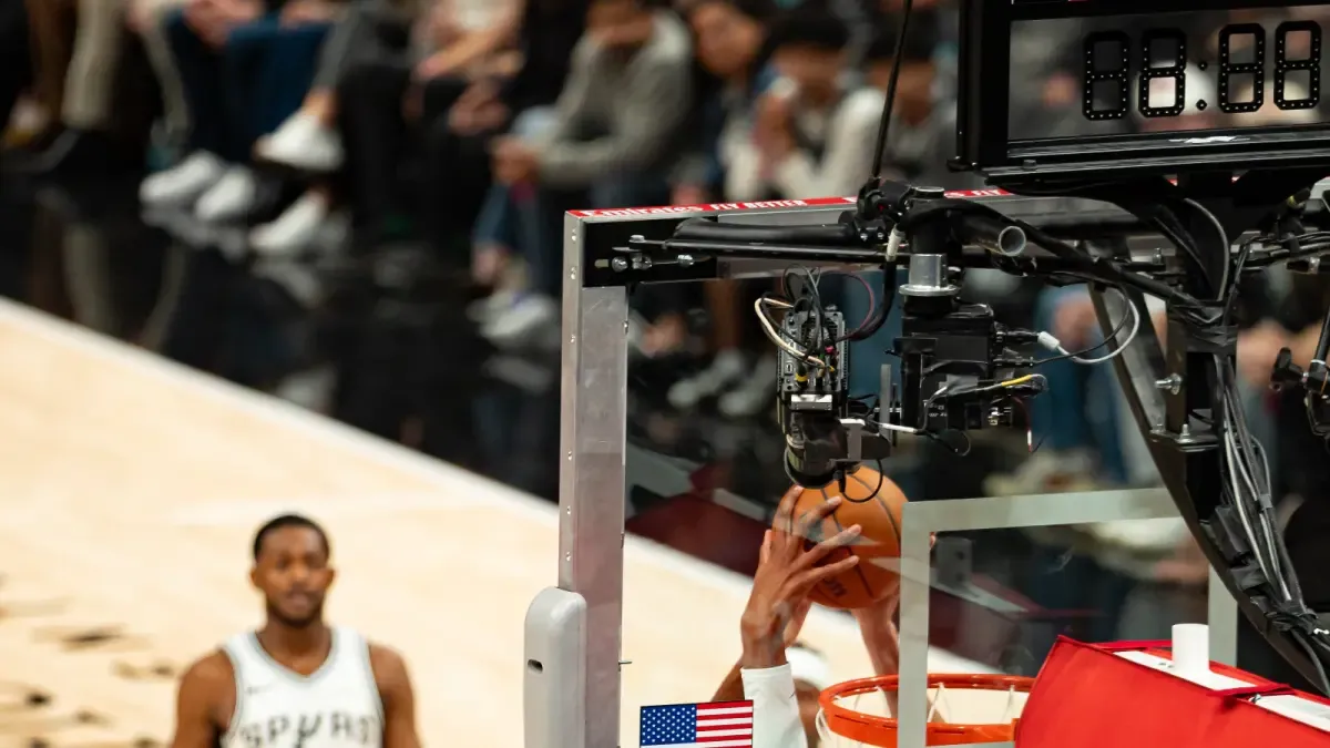 Aday Mara debuta con nota en la NBA: 7 puntos y un tapón a Wembanyama